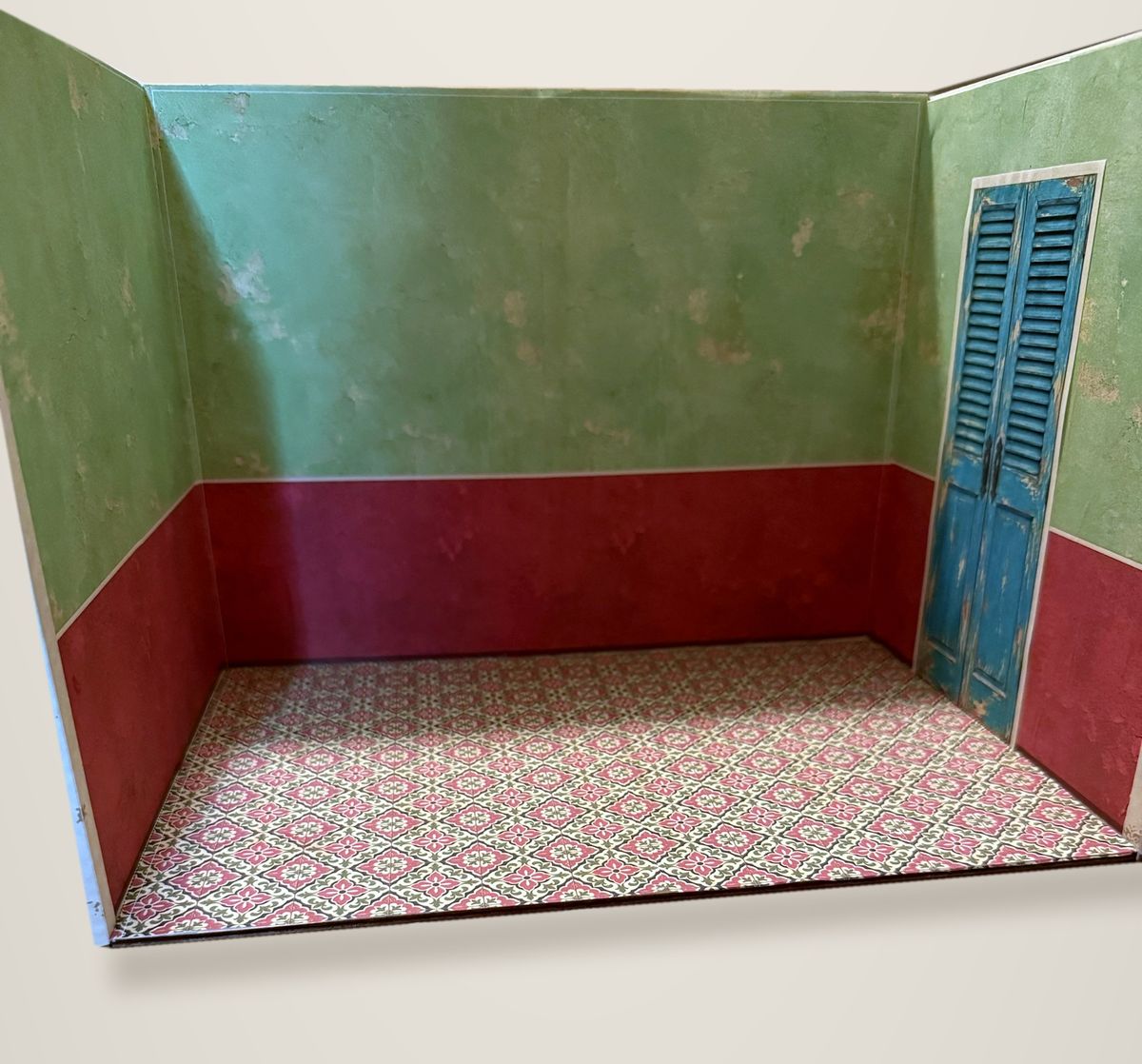 The same room box from an angle, showing tall blue louvered double doors on the right wall